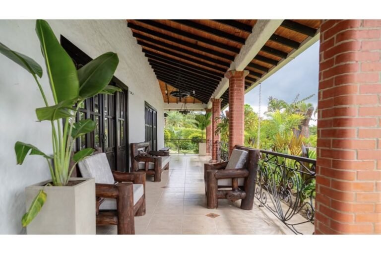 Finca en Venta en Lago Calima Calima | 3.081 m² lote | 1.076 m² construidos | lujo | piscina | jacuzzi | discoteca