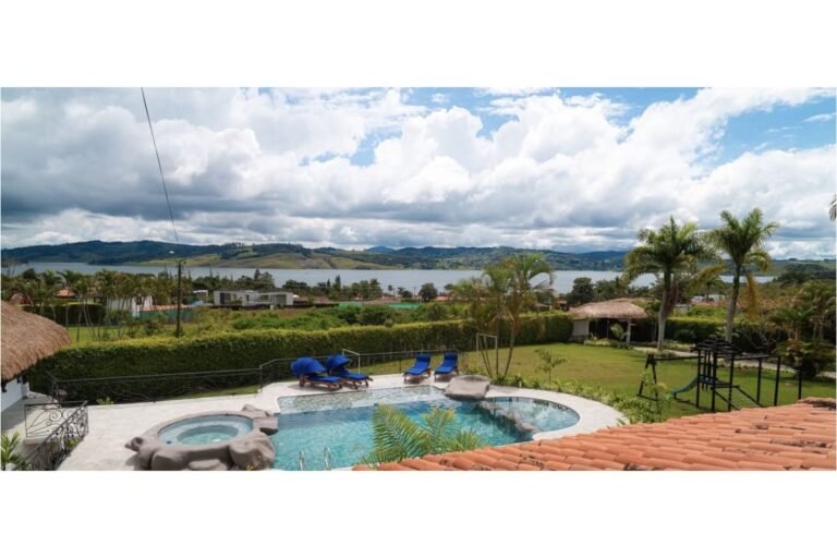 Finca en Venta en Lago Calima Calima | 3.081 m² lote | 1.076 m² construidos | lujo | piscina | jacuzzi | discoteca
