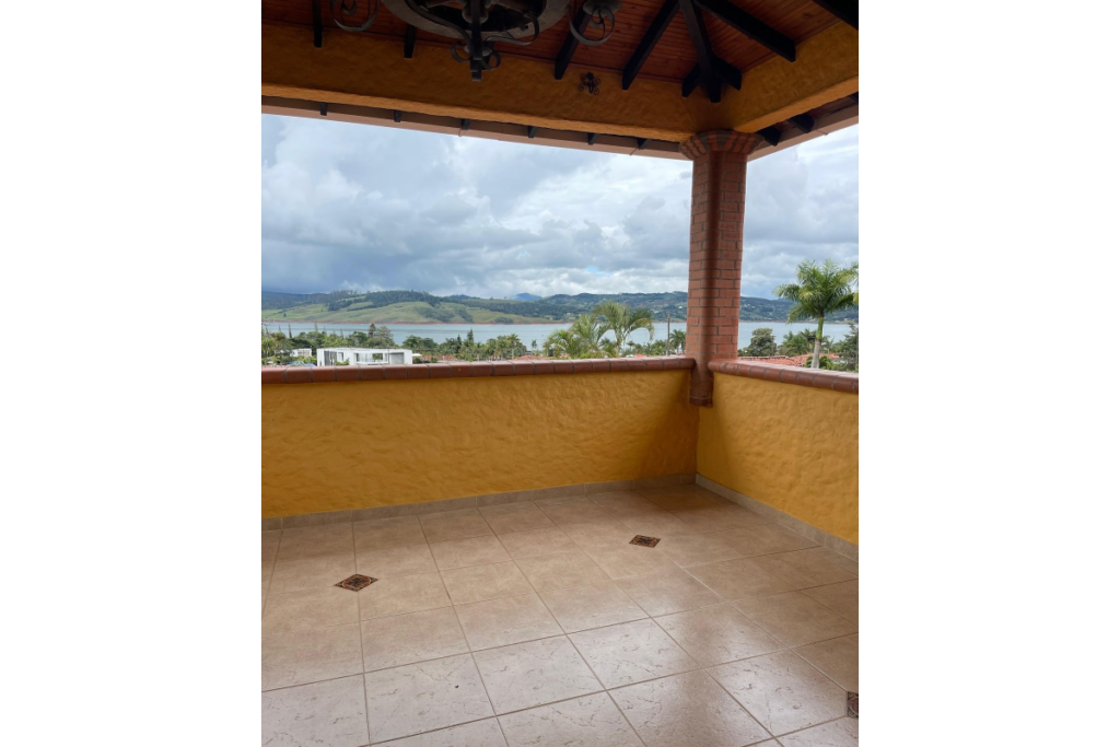 Finca en Venta en Lago Calima Calima | 3.081 m² lote | 1.076 m² construidos | lujo | piscina | jacuzzi | discoteca