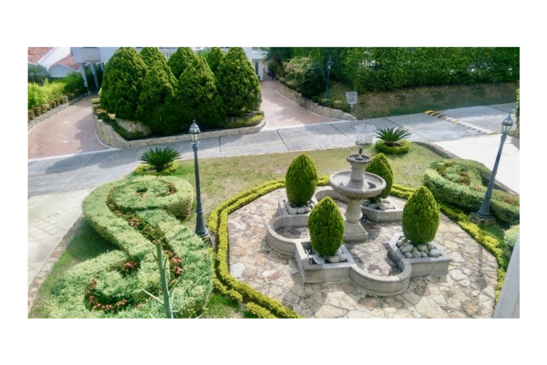 Casa en Venta en Ciudad Jardín Cali 860 m² lote 808 m² construidos | Piscina privada | 4 habitaciones | 8 parqueaderos