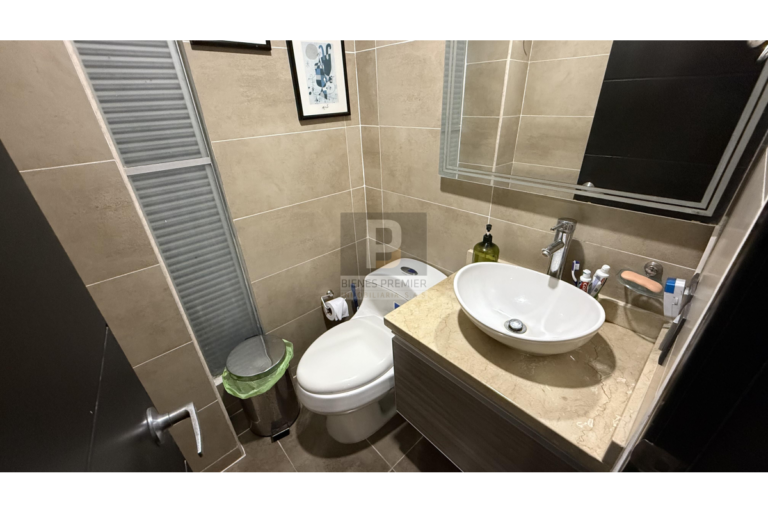 Casa Remodelada en Venta en Ciudad Jardín, Cali | 306 m² | 4 Habitaciones | Jacuzzi | 4 Parqueaderos | Aceptan Permutas