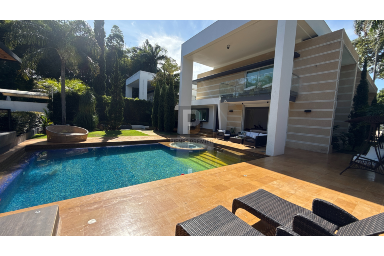 Casa en Venta en Pance Cali 1200 m² lote 750 m² construidos | Piscina, domótica y lago | Discoteca privada