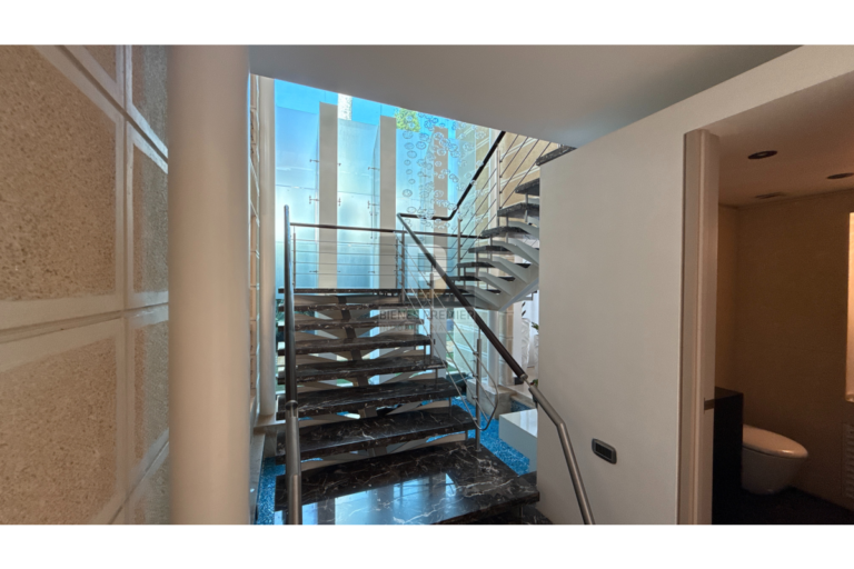 Casa en Venta en Pance Cali 1200 m² lote 750 m² construidos | Piscina, domótica y lago | Discoteca privada
