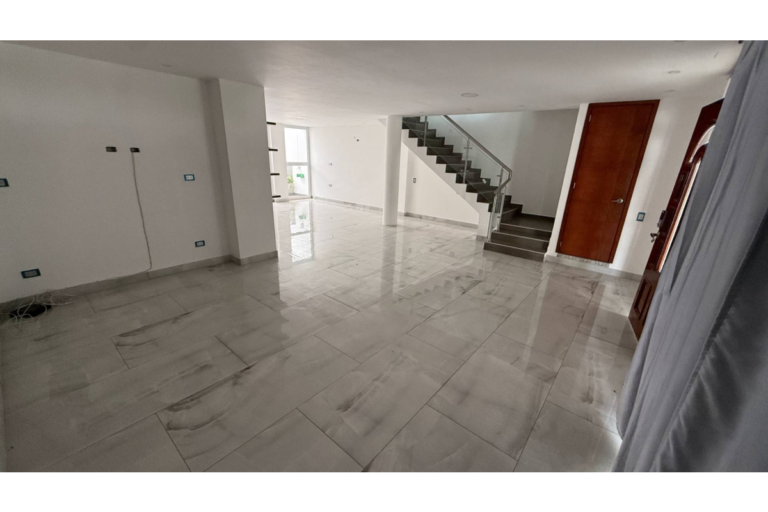 Casa en condominio en venta en Ciudad Jardín Cali 240 m² | Remodelada | 5 alcobas 5 baños | Piscina