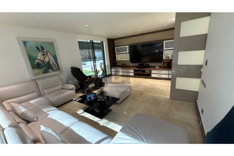 Casa en Venta en Pance Cali 1200 m² lote 750 m² construidos | Piscina, domótica y lago | Discoteca privada