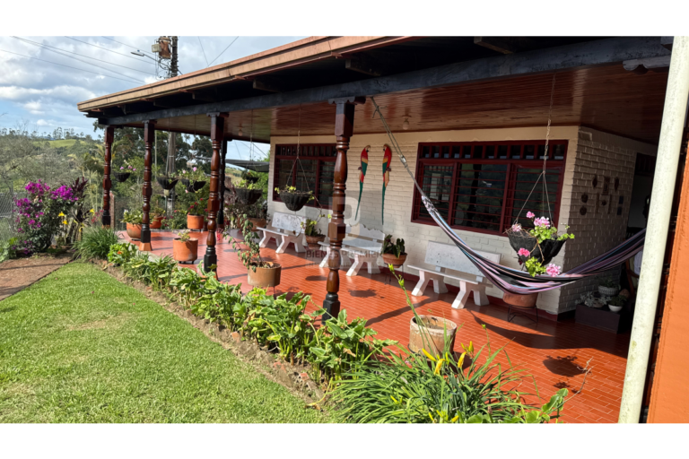 Finca en Venta en Lago Calima 3125 m² | Casa de 5 habitaciones | Cerca al lago | Ideal inversión