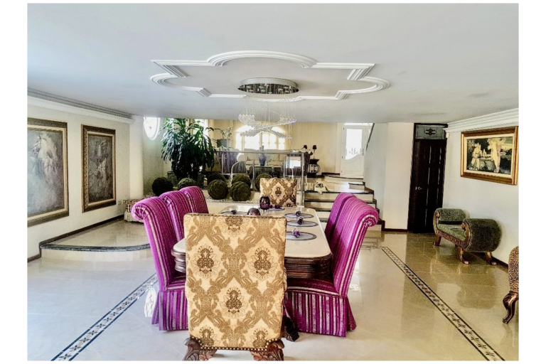 Casa en Venta en Ciudad Jardín Cali 860 m² lote 808 m² construidos | Piscina privada | 4 habitaciones | 8 parqueaderos