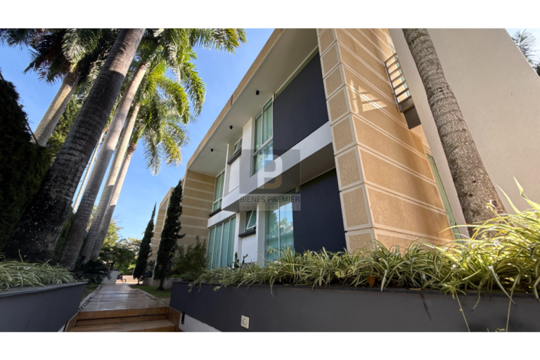 Casa en Venta en Pance Cali 1200 m² lote 750 m² construidos | Piscina, domótica y lago | Discoteca privada
