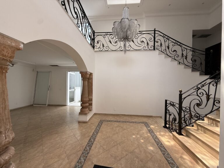 Casa en Arriendo en Cristales Cali | 600 m² | Piscina, Jacuzzi, 6 Habitaciones | Uso residencial o comercial