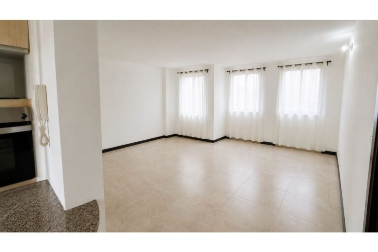 Apartamento en Arriendo en El Refugio Cali | Primer Piso con 3 Habitaciones y Piscina