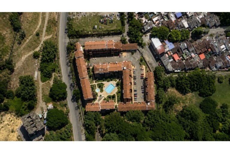 Apartamento en Arriendo en El Refugio Cali | Primer Piso con 3 Habitaciones y Piscina