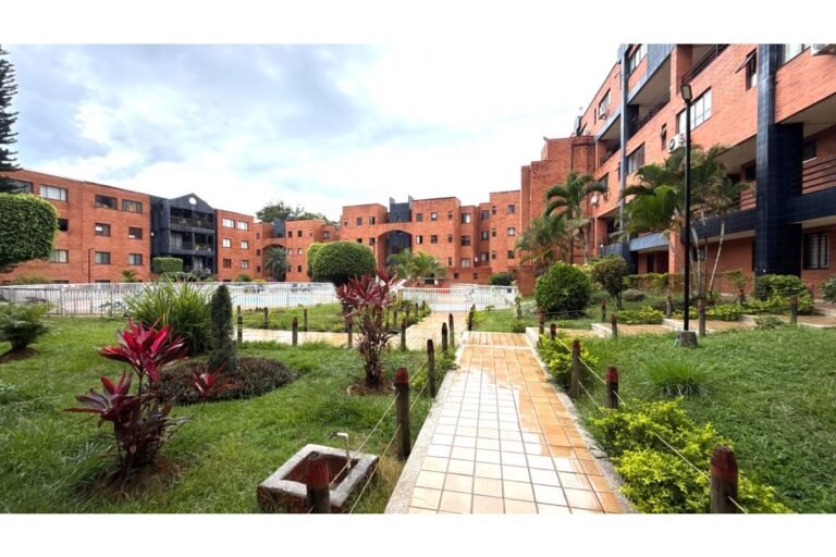 Apartamento en Arriendo en El Refugio Cali | Primer Piso con 3 Habitaciones y Piscina