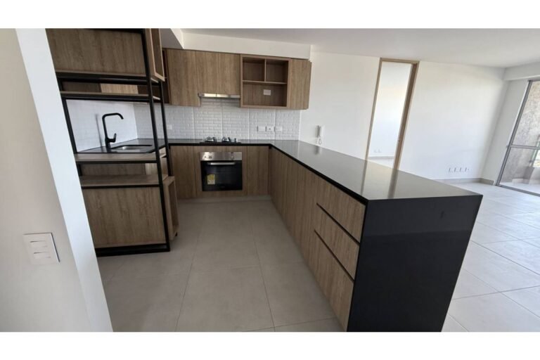 Apartamento en arriendo en Valle del Lili Cali 100 m² | Piso 13 con balcón | 3 habitaciones | 2 parqueaderos