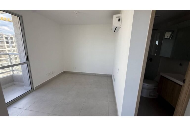 Apartamento en arriendo en Valle del Lili Cali 100 m² | Piso 13 con balcón | 3 habitaciones | 2 parqueaderos
