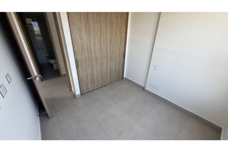 Apartamento en arriendo en Valle del Lili Cali 100 m² | Piso 13 con balcón | 3 habitaciones | 2 parqueaderos