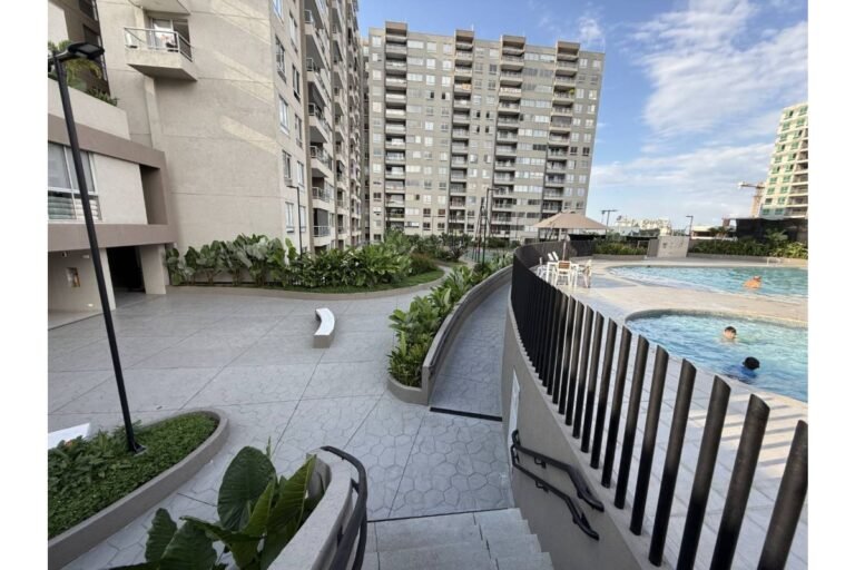 Apartamento en arriendo en Valle del Lili Cali 100 m² | Piso 13 con balcón | 3 habitaciones | 2 parqueaderos