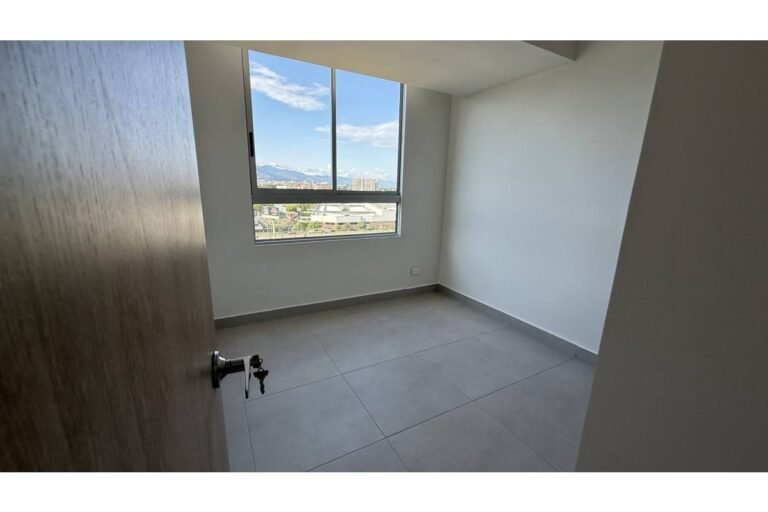 Apartamento en arriendo en Valle del Lili Cali 100 m² | Piso 13 con balcón | 3 habitaciones | 2 parqueaderos