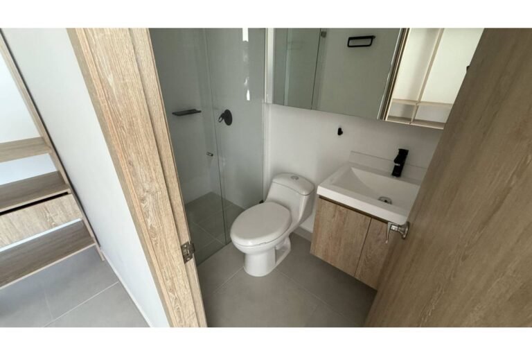 Apartamento en arriendo en Valle del Lili Cali 100 m² | Piso 13 con balcón | 3 habitaciones | 2 parqueaderos