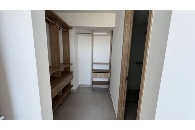 Apartamento en arriendo en Valle del Lili Cali 100 m² | Piso 13 con balcón | 3 habitaciones | 2 parqueaderos
