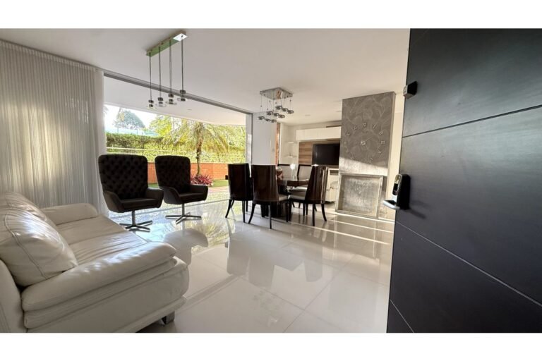 Apartamento en Venta en Pance, Cali | 237 m² + Terraza y Patio | Remodelado