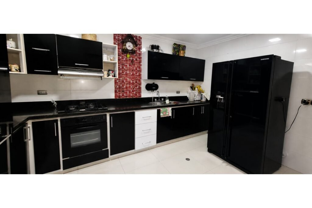 Casa en Venta en Santa Anita Cali | 209 m² | 5 Habitaciones | Garaje Doble | Unidad con Piscina