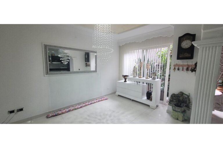 Casa en Venta en Santa Anita Cali | 209 m² | 5 Habitaciones | Garaje Doble | Unidad con Piscina