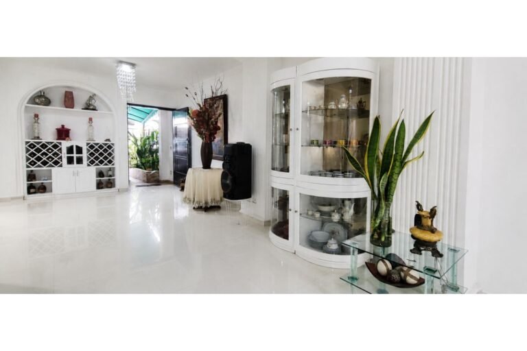 Casa en Venta en Santa Anita Cali | 209 m² | 5 Habitaciones | Garaje Doble | Unidad con Piscina