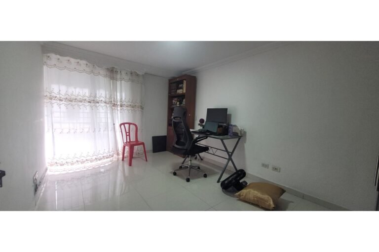 Casa en Venta en Santa Anita Cali | 209 m² | 5 Habitaciones | Garaje Doble | Unidad con Piscina