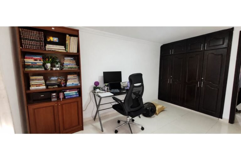 Casa en Venta en Santa Anita Cali | 209 m² | 5 Habitaciones | Garaje Doble | Unidad con Piscina