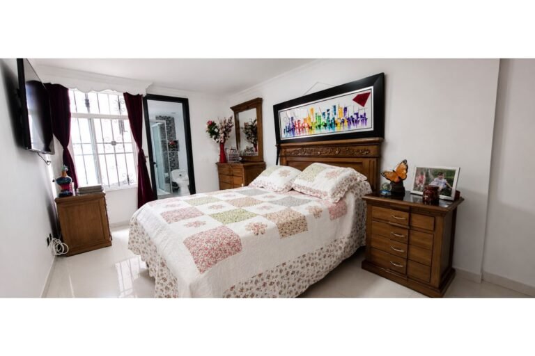 Casa en Venta en Santa Anita Cali | 209 m² | 5 Habitaciones | Garaje Doble | Unidad con Piscina