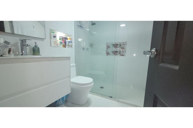 Casa en Venta en Santa Anita Cali | 209 m² | 5 Habitaciones | Garaje Doble | Unidad con Piscina