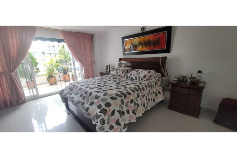 Casa en Venta en Santa Anita Cali | 209 m² | 5 Habitaciones | Garaje Doble | Unidad con Piscina