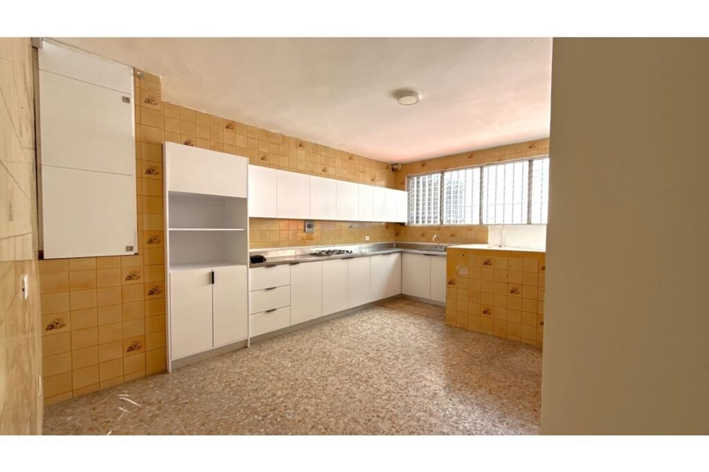 Casa Comercial en Arriendo en Santa Isabel Cerca de la Universidad Libre, Cali | 700 m² | Amplio Parqueadero y Uso Institucional