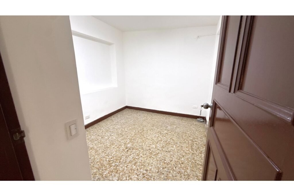Casa Comercial en Arriendo en Santa Isabel Cerca de la Universidad Libre, Cali | 700 m² | Amplio Parqueadero y Uso Institucional