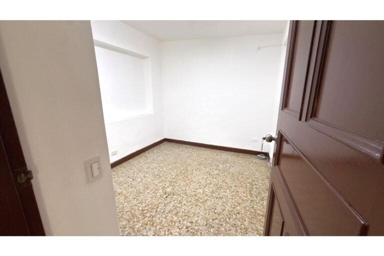 Casa Comercial en Arriendo en Santa Isabel Cerca de la Universidad Libre, Cali | 700 m² | Amplio Parqueadero y Uso Institucional