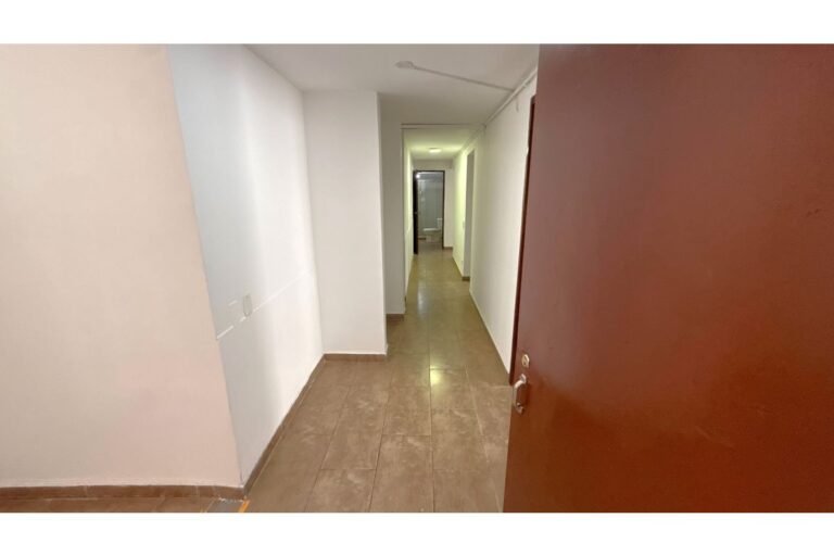 Casa Comercial en Arriendo en Santa Isabel Cerca de la Universidad Libre, Cali | 700 m² | Amplio Parqueadero y Uso Institucional