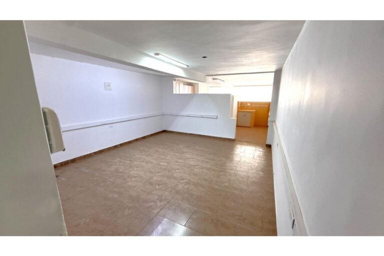 Casa Comercial en Arriendo en Santa Isabel Cerca de la Universidad Libre, Cali | 700 m² | Amplio Parqueadero y Uso Institucional