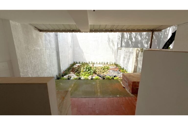 Casa Comercial en Arriendo en Santa Isabel Cerca de la Universidad Libre, Cali | 700 m² | Amplio Parqueadero y Uso Institucional