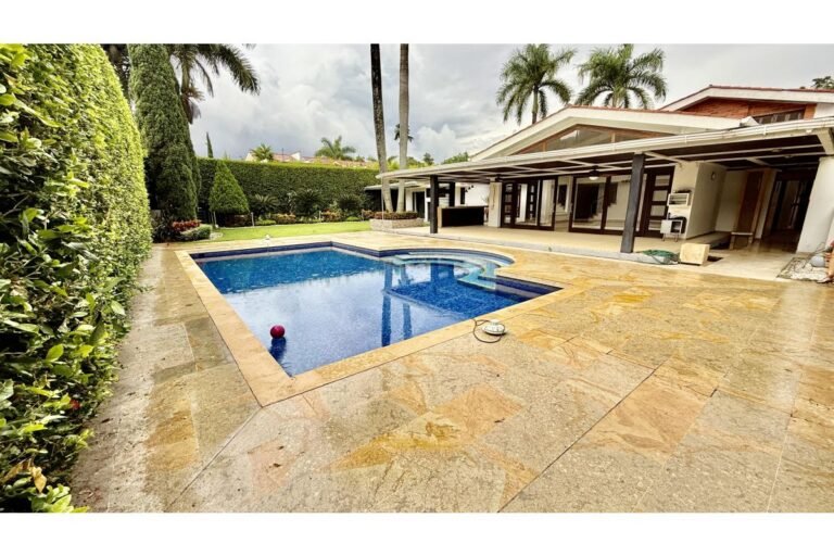 Casa en Venta en Pance Cali 1000 m² lote 430 m² construidos | Piscina y turco | 4 habitaciones | Lujo