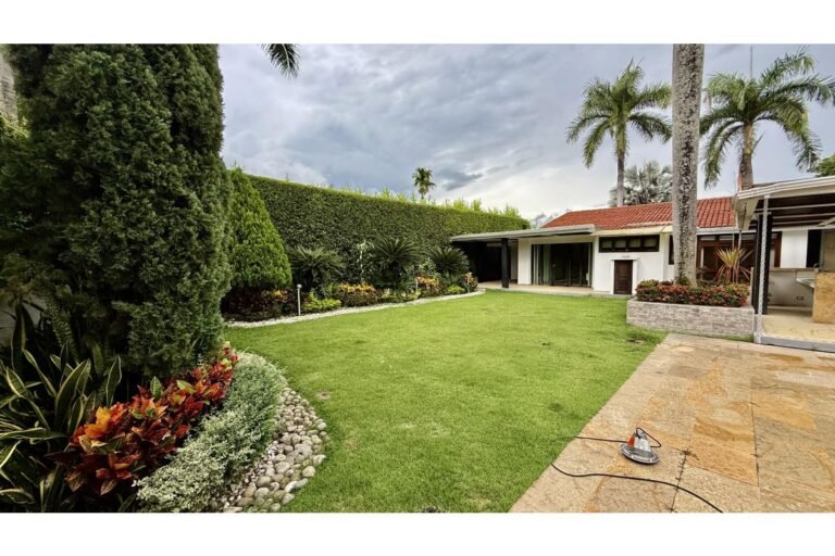Casa en Venta en Pance Cali 1000 m² lote 430 m² construidos | Piscina y turco | 4 habitaciones | Lujo