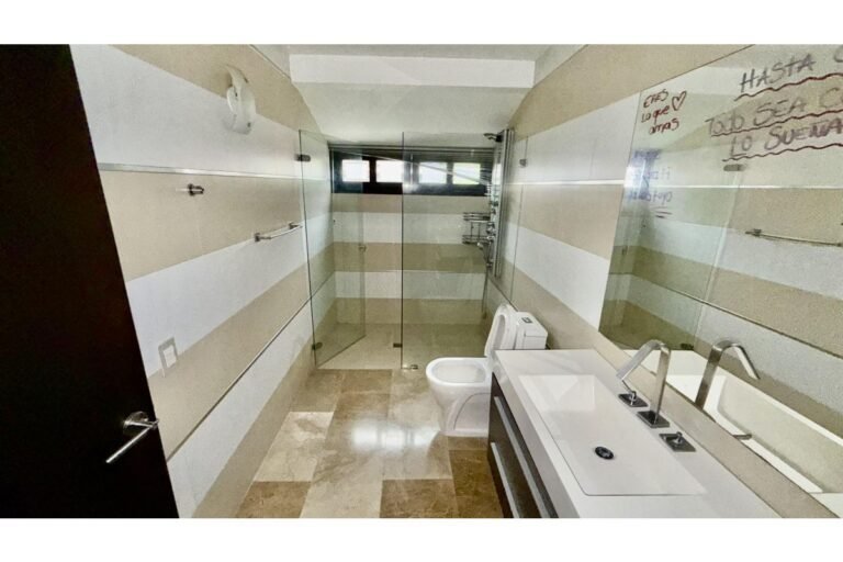 Casa en Venta en Pance Cali 1000 m² lote 430 m² construidos | Piscina y turco | 4 habitaciones | Lujo