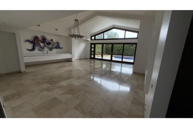 Casa en Venta en Pance Cali 1000 m² lote 430 m² construidos | Piscina y turco | 4 habitaciones | Lujo