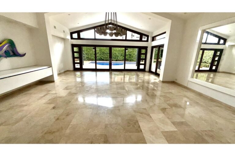 Casa en Venta en Pance Cali 1000 m² lote 430 m² construidos | Piscina y turco | 4 habitaciones | Lujo