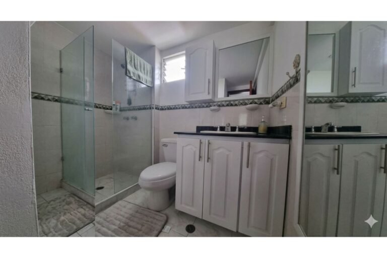 Casa Esquinera en Venta en La Hacienda Cali | Conjunto Residencial | 3 Pisos | Piscina | Parqueadero Doble