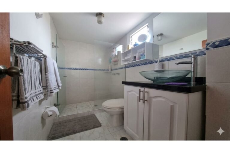Casa Esquinera en Venta en La Hacienda Cali | Conjunto Residencial | 3 Pisos | Piscina | Parqueadero Doble