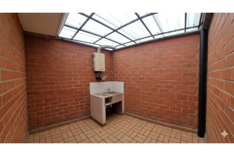 Casa Esquinera en Venta en La Hacienda Cali | Conjunto Residencial | 3 Pisos | Piscina | Parqueadero Doble