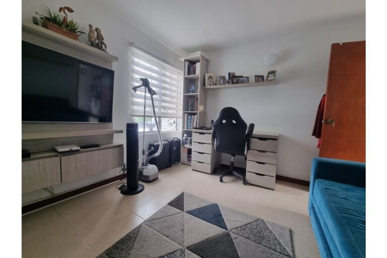 Casa Esquinera en Venta en La Hacienda Cali | Conjunto Residencial | 3 Pisos | Piscina | Parqueadero Doble
