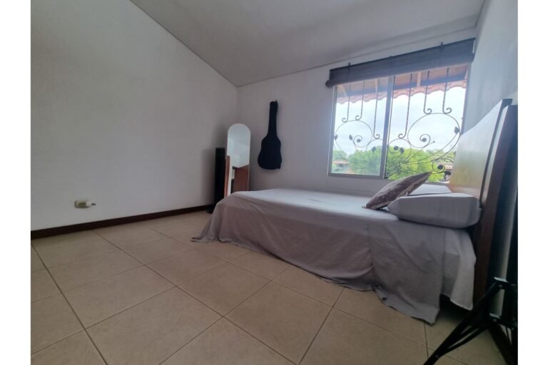 Casa Esquinera en Venta en La Hacienda Cali | Conjunto Residencial | 3 Pisos | Piscina | Parqueadero Doble