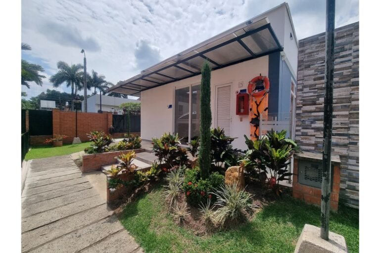 Casa Esquinera en Venta en La Hacienda Cali | Conjunto Residencial | 3 Pisos | Piscina | Parqueadero Doble