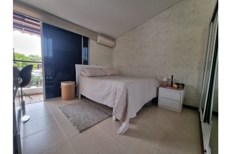 Casa Esquinera en Venta en La Hacienda Cali | Conjunto Residencial | 3 Pisos | Piscina | Parqueadero Doble
